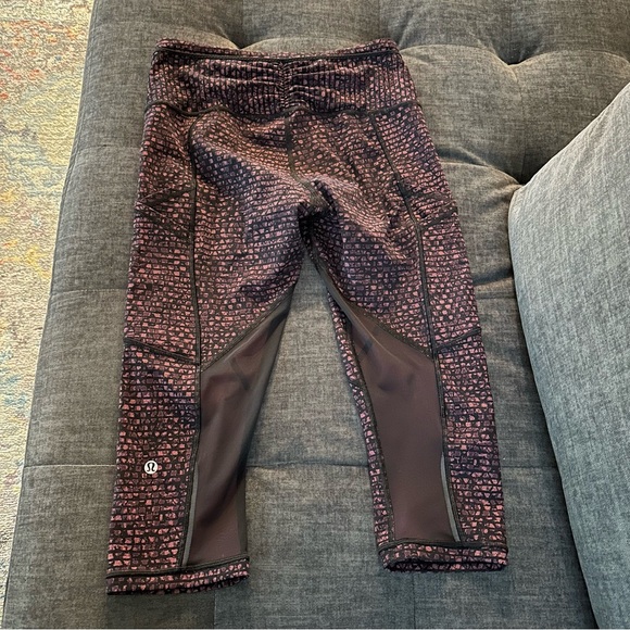 Lululemon Outrun 17” Crop Legging Shutter Weave Dust - Picture 8 of 11